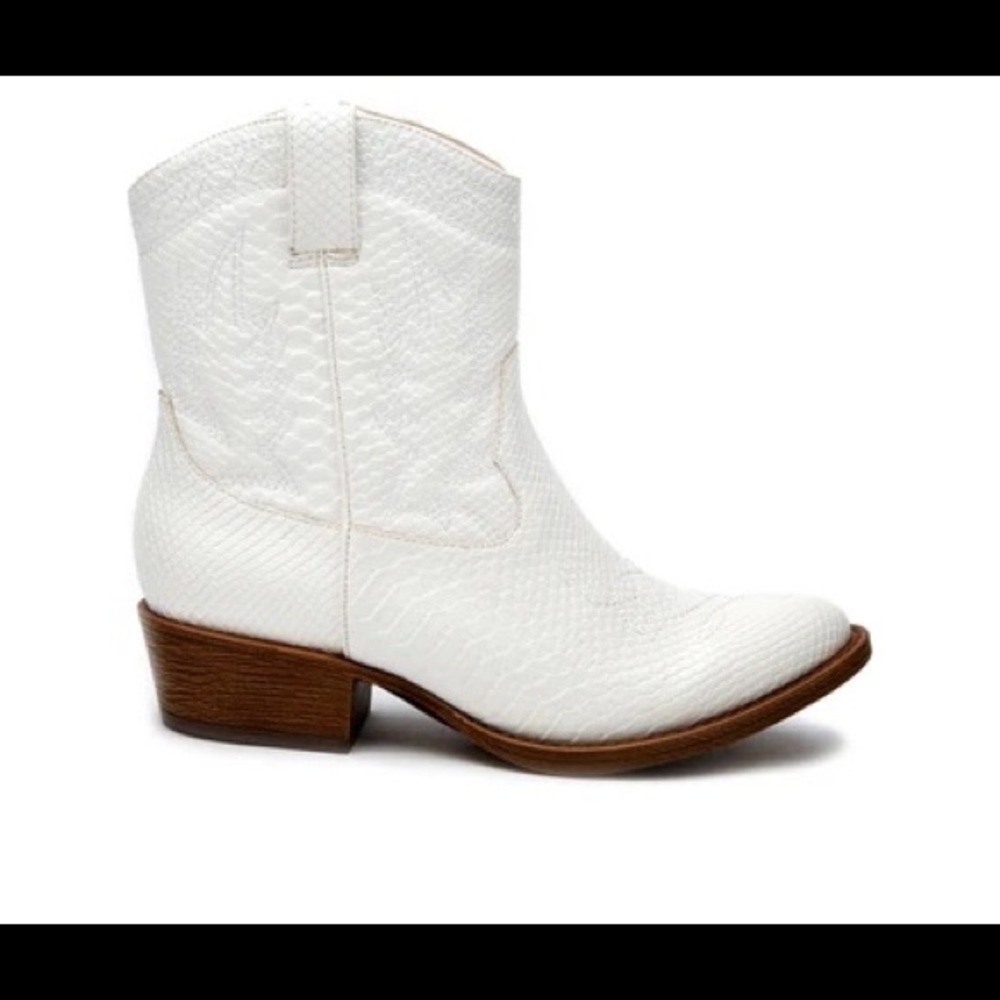 Pistol white cowboy boots